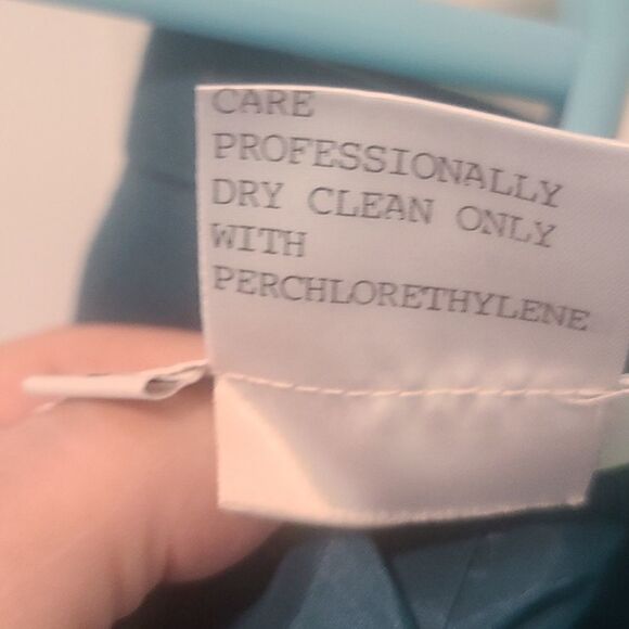 Size 8 Carlisle Ladies Skirt and Jacket Suit in Green Wool With Velvet Collar - Picture 16 of 16